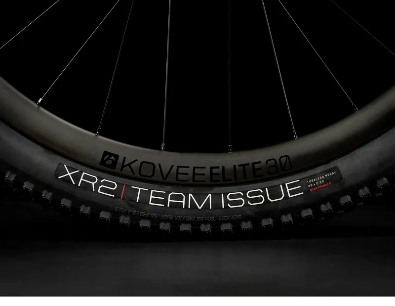 2022 Trek Supercaliber 9.7 Mountain Bike in Lithium Grey/Crimson-3